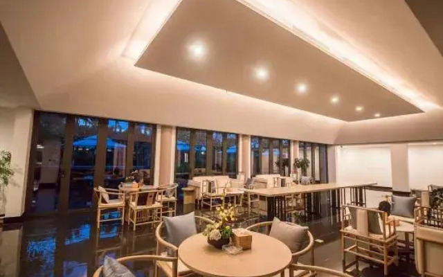 Ramada Encore By Wyndham Jiusuo Down Town