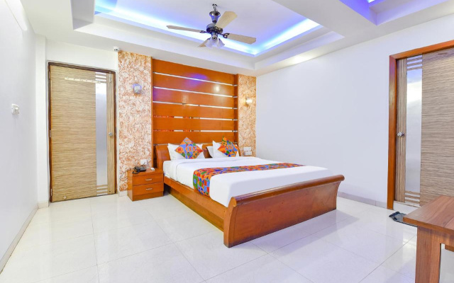 Fabhotel Raj Ratna