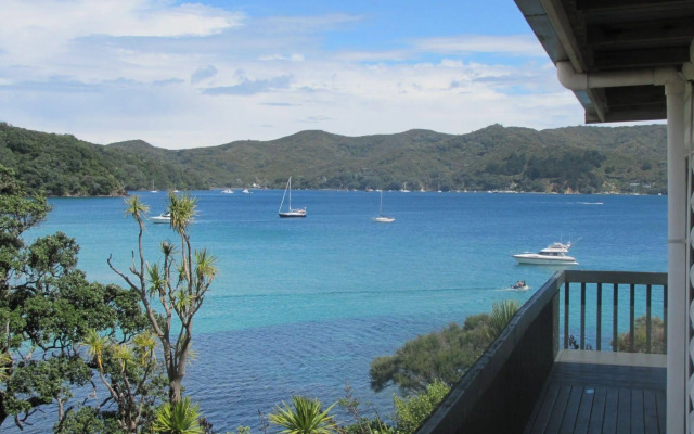 Tipi and Bob's Waterfront Lodge