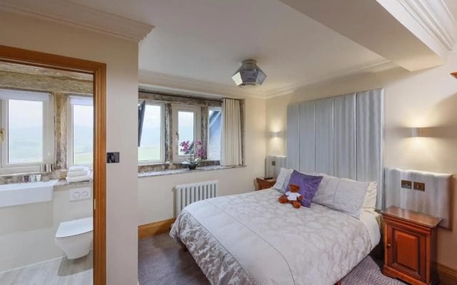 The Saddleworth Hotel