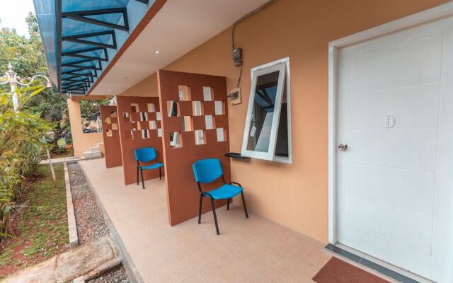 Oyo 2229 Dolfie Residence
