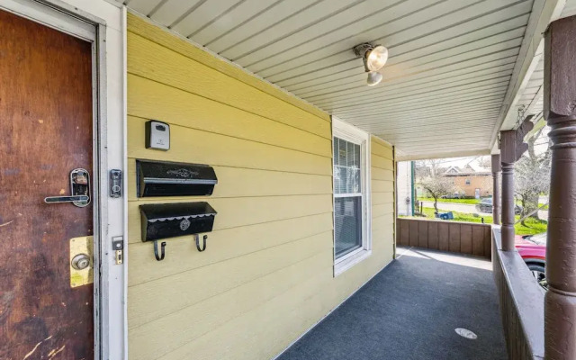 Niagara Falls Getaway: Perfect Place To Unwind 2 Bedroom Home by RedAwning