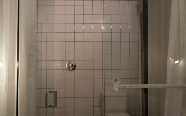 Queen Nest Hotel