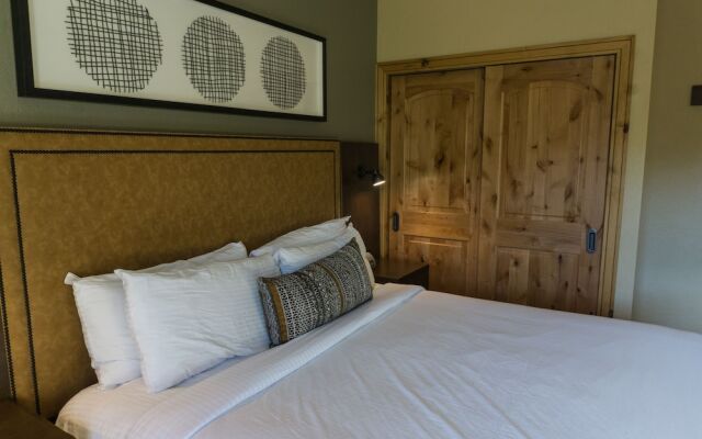 Rustice Conod with Modern Kitchen Facilities by RedAwning