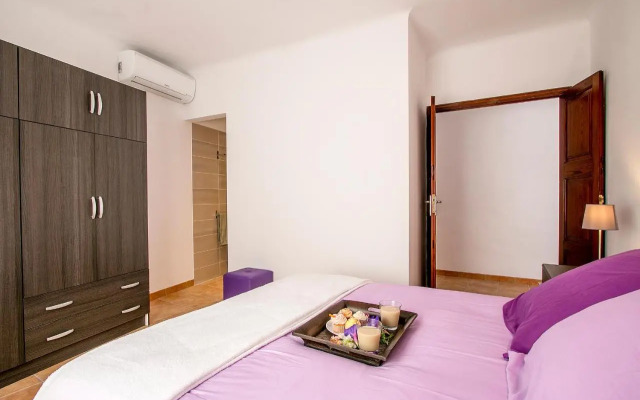 Town House Cas Decu