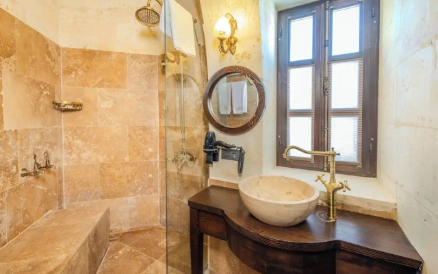 Arien Cave Suites