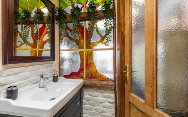 1851: Exceptional 19th century studio in Madrid