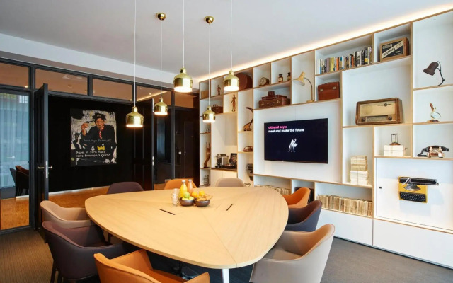 citizenM Schiphol Airport