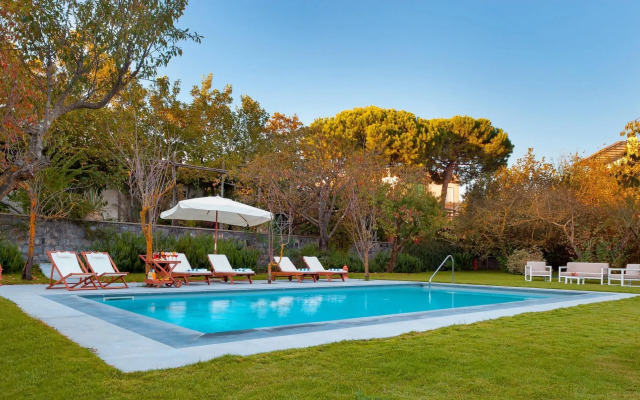 La Casa Bianca Pool And Garden