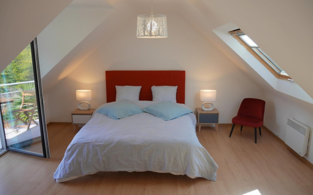 Holiday Home With Partial sea View, Douarnenez