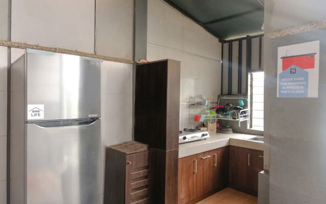 OYO Life 2399 Gerbera House - Kos Putri