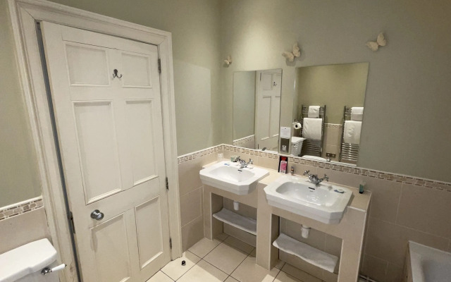 The Commercial Bar & Hotel