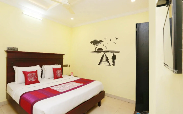 OYO 5643 Hotel Malabar Plaza