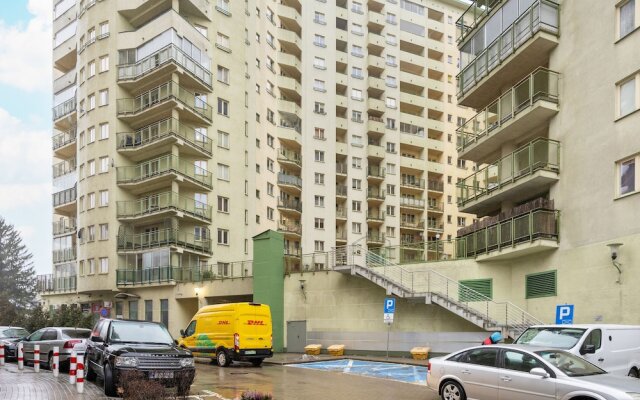 Bukowińska Apartment Warsaw by Renters