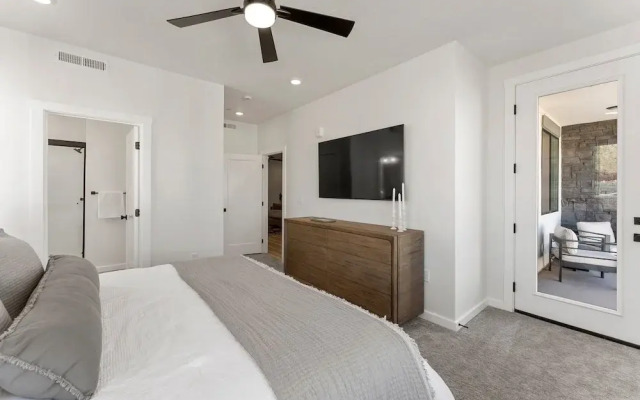 Sand Cove Retreat 5 Bedroom Townhouse