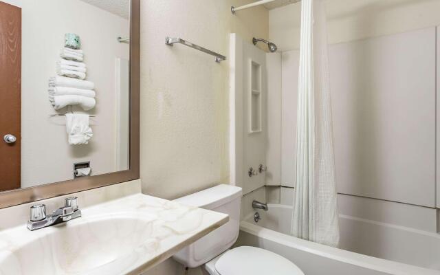 Rodeway Inn Farmington