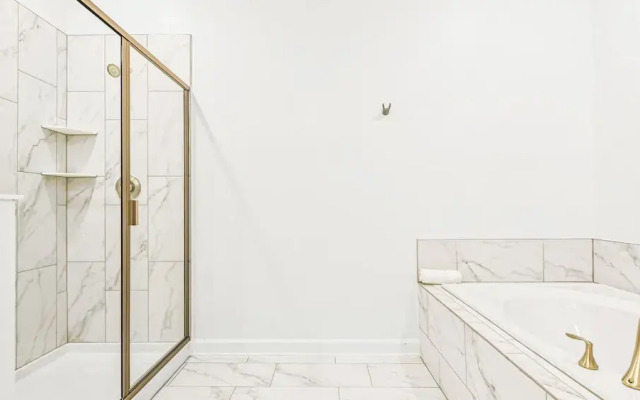 Themed Rooms & Pool in Storey Lake Resort