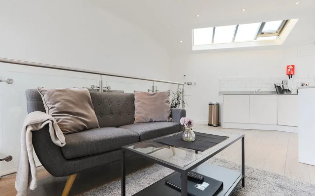 Trafalgar Square by Excel Apartments