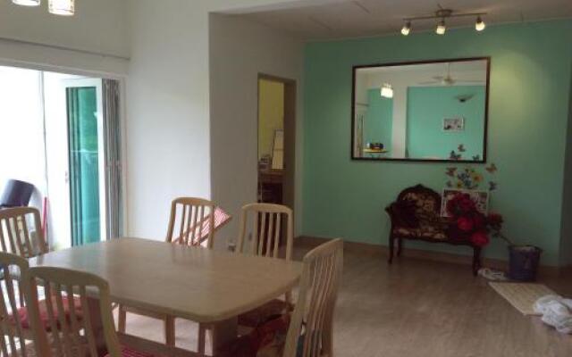 Selesa Hillhomes Cosy House