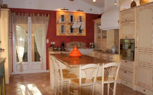Cozy Villa in Roquemaure France With Private Swimming Pool
