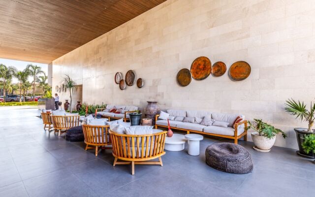 Condo Aria Ocean 411 by Kivoya