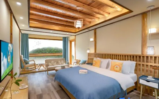 One see one mountain Shangpi Homestay (Xijiang Qianhu Miao Village Observation Platform Store)