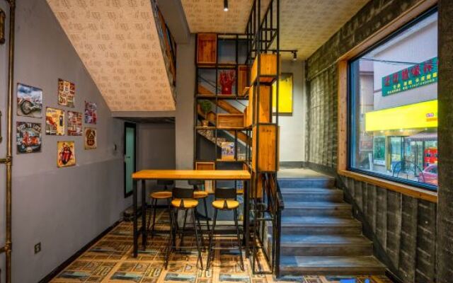 Zhangjiajie Loft Homestay (Tianmen Mountain Cableway Store)