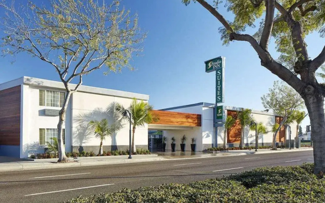 Studio Inn & Suites Downey