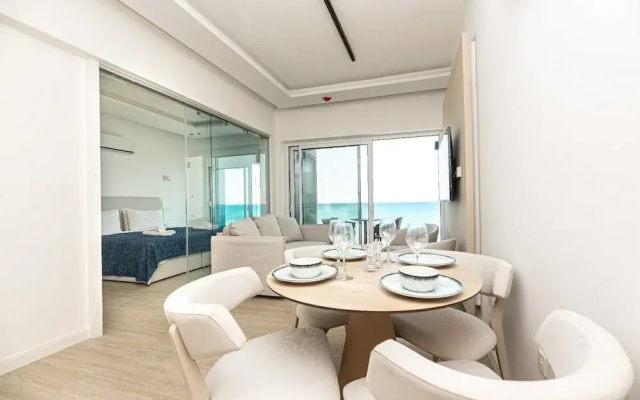 Dinglis Beach Hotel Apartments