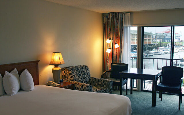 Astoria Riverwalk Inn