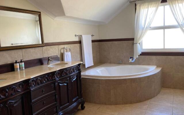 2 Rawdons Country Estate