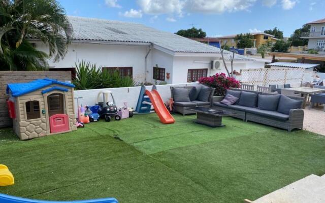 4BLESSINGSCURACAO TOP location swimming pool & nearby beaches -