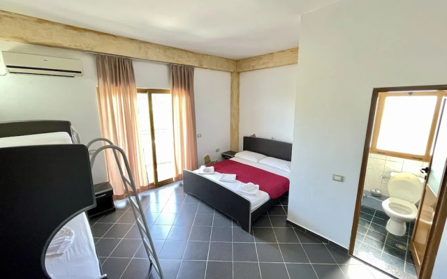 Oasis Hotel