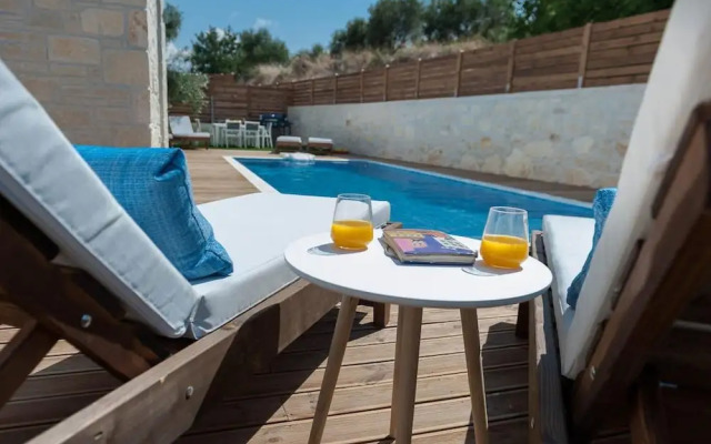 Villa Prima - With Private Heated Pool