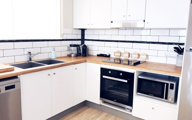 Wallis View - Lakeside Family Retreat