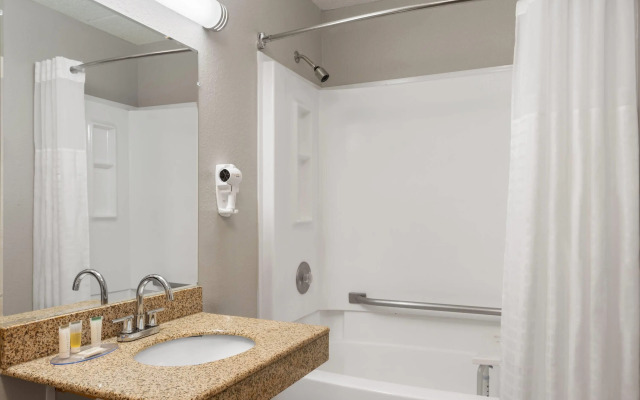 Days Inn by Wyndham Cloverdale Greencastle