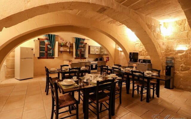 Ta' Matmura Farmhouse B&B
