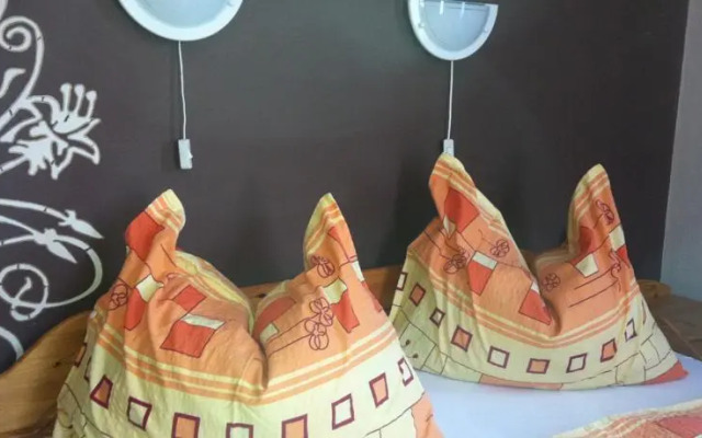 Csiszar Panzio es Apartmanhaz