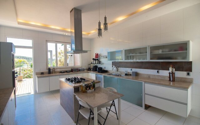 Maravilhosa Mansão em Frente à Praia