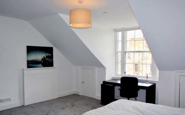 Luxury 5 Bedroom Central Flat With Castle Views