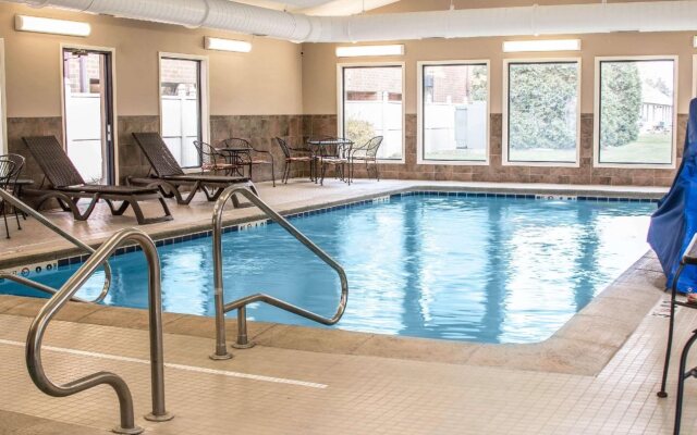 Comfort Inn Lansing West