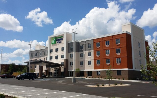 Holiday Inn Express & Suites Lexington Midtown - I-75, an IHG Hotel