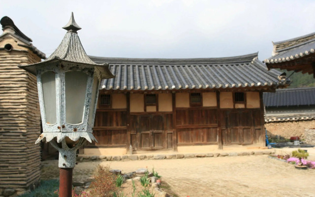 Geochang Choongsindang Donggae Jeongon Gotek