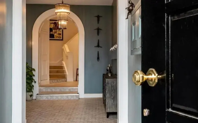 Cathedral Yard - An Exclusive Private Apartment on Cathedral Green, Exeter