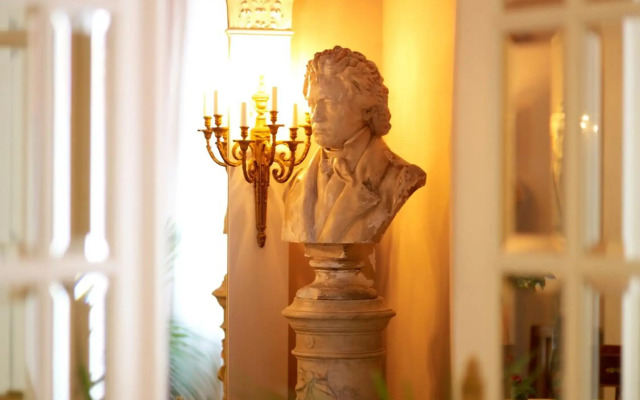 Opera Hotel