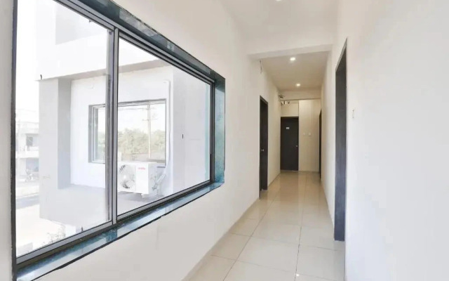 Nova Hotel New Crossroad By OYO Rooms
