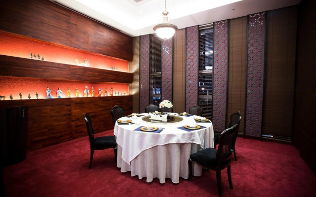 Isquare Hotel