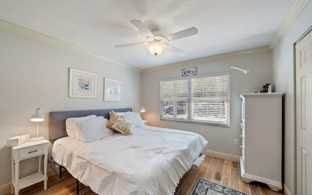 Sunset Sanctuary 2 Bedroom Condo by RedAwning