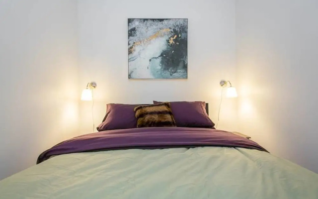 Chic Logan Pad - Modern Meets Retro