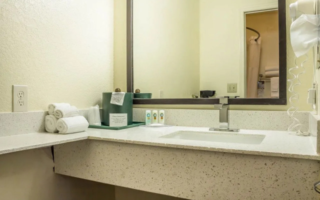 Woodland Inn & Suites